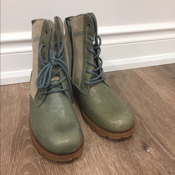 Green and brown Doc Martens leather shoes US 6 - Picture 2 of 6